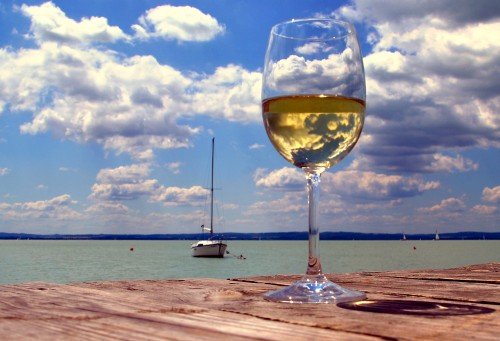 Thưởng thức rượu vang trắng vùng Badacsony, Balaton
