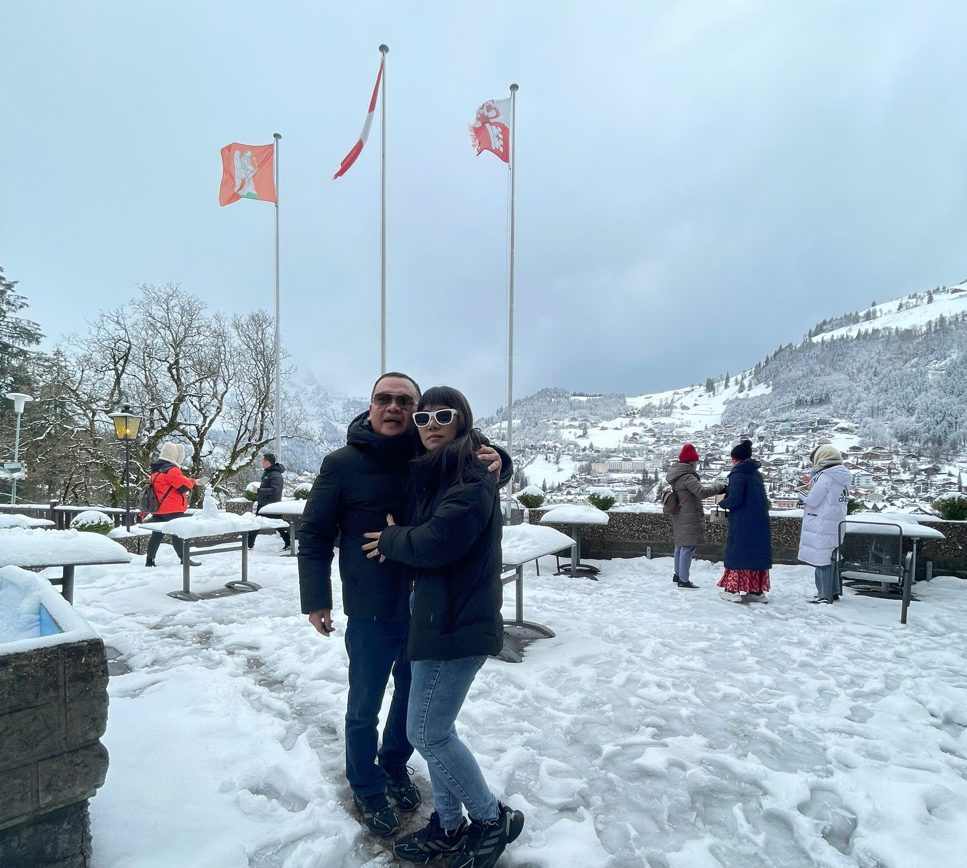 Kinh nghiệm săn tuyết trên đỉnh Núi Titlis ở Thụy Sĩ