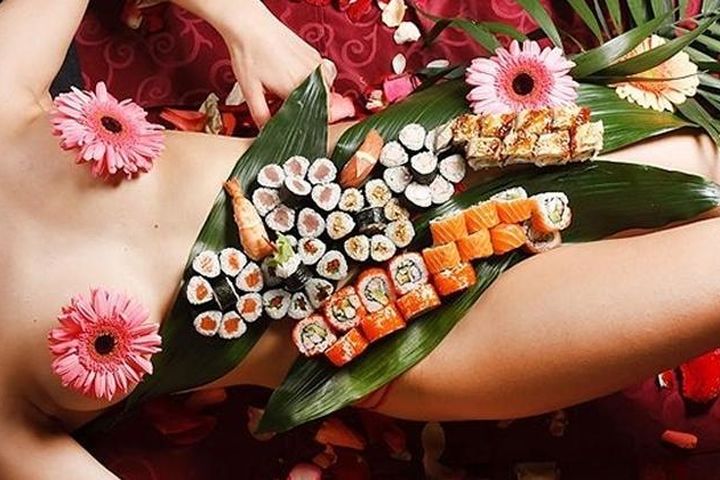 Sushi Khỏa Thân Nyotaimori Nhật Bản: Sự thật bất ngờ!