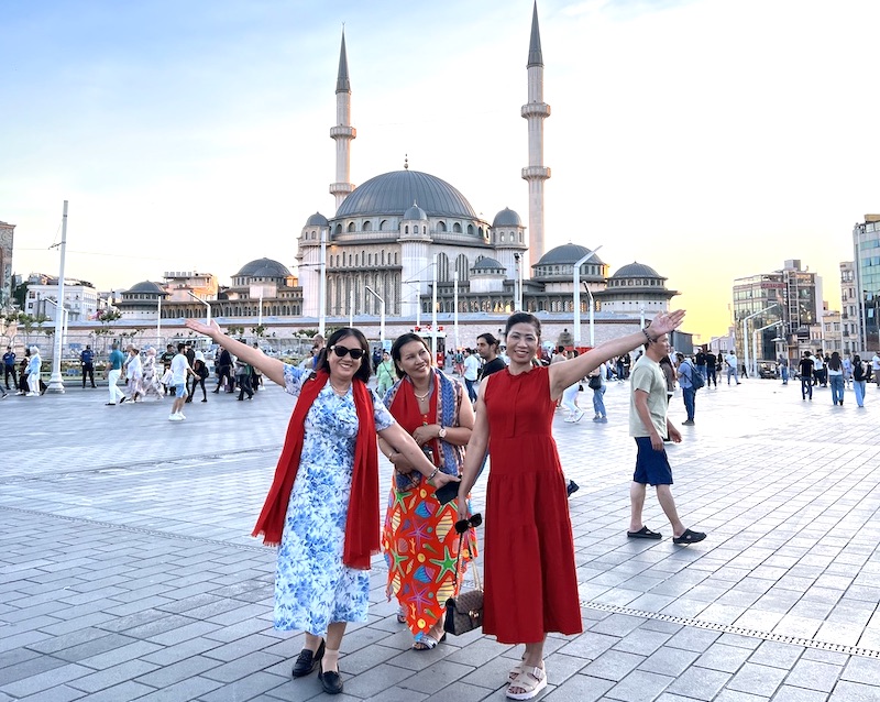 Taksim Square hội tụ tinh hoa văn hoá mua sắm Istanbul