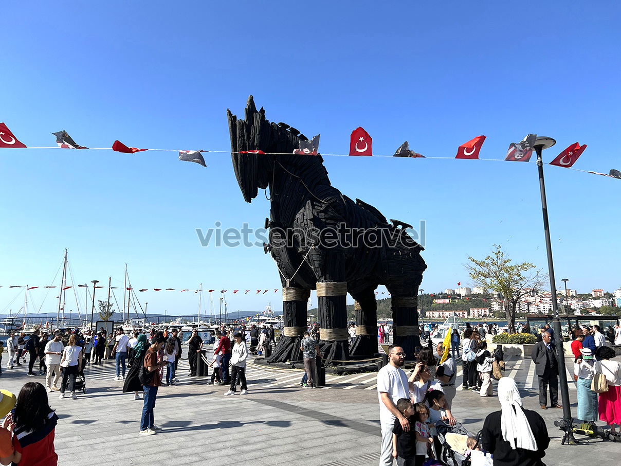 Thành phố cảng Canakkale – Checkin con Ngựa Thành Troy