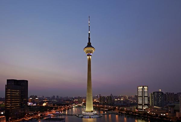 Lên tháp truyền hình Ostankino ngắm toàn cảnh thành phố Moscow