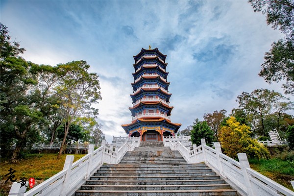 Tháp Vạn Xương