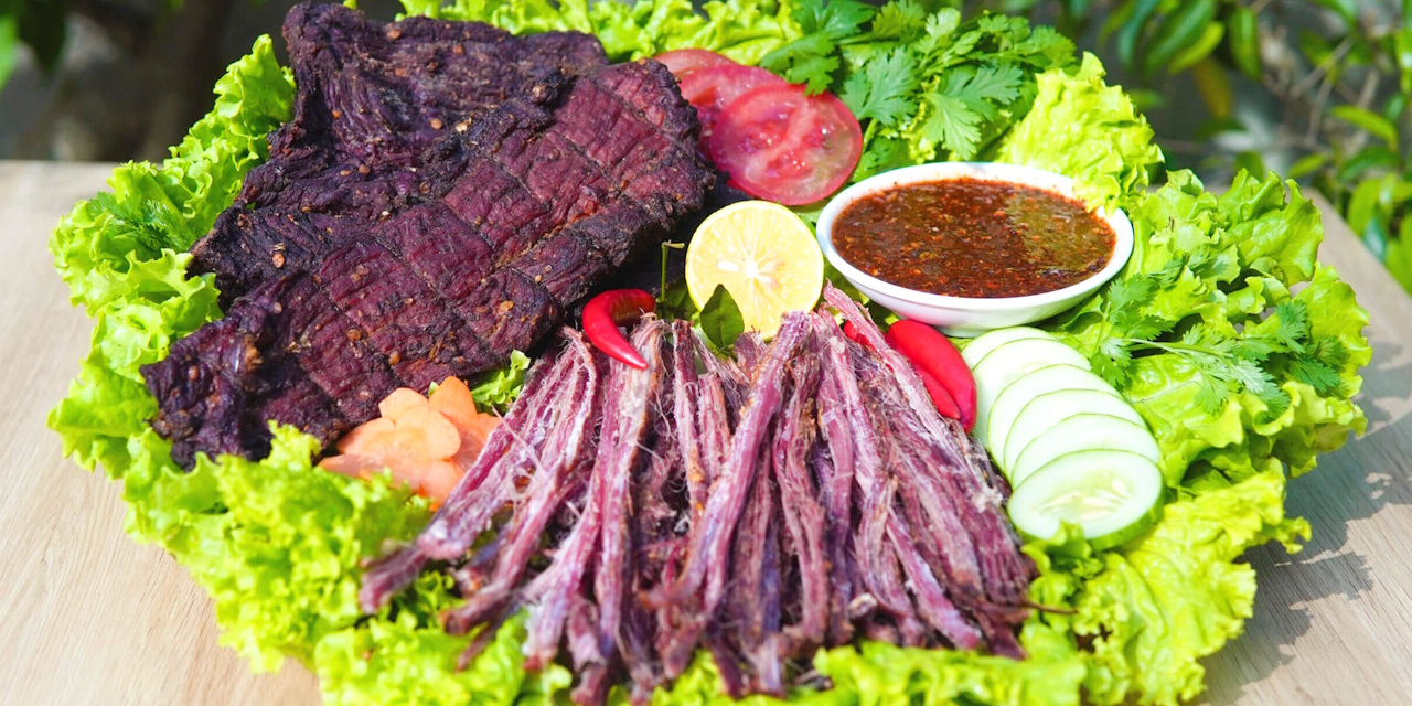 Thịt lợn, thịt trâu gác bếp