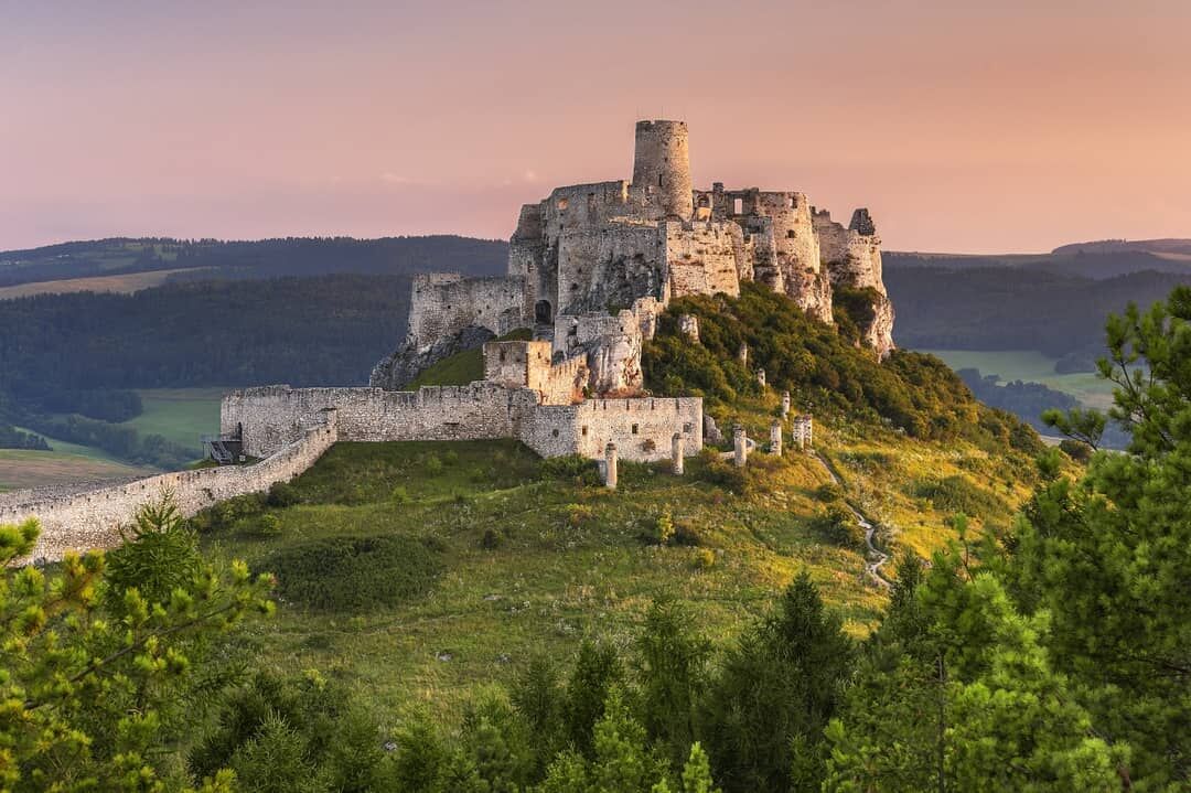 Toàn cảnh 7 Lâu Đài Cổ Kính ở Slovakia Mê Hoặc Cả Thế Giới