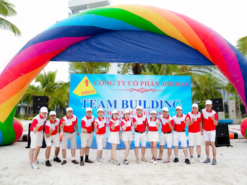 TOP 15+ trò chơi cực hấp dẫn dành cho Team Building bãi biển