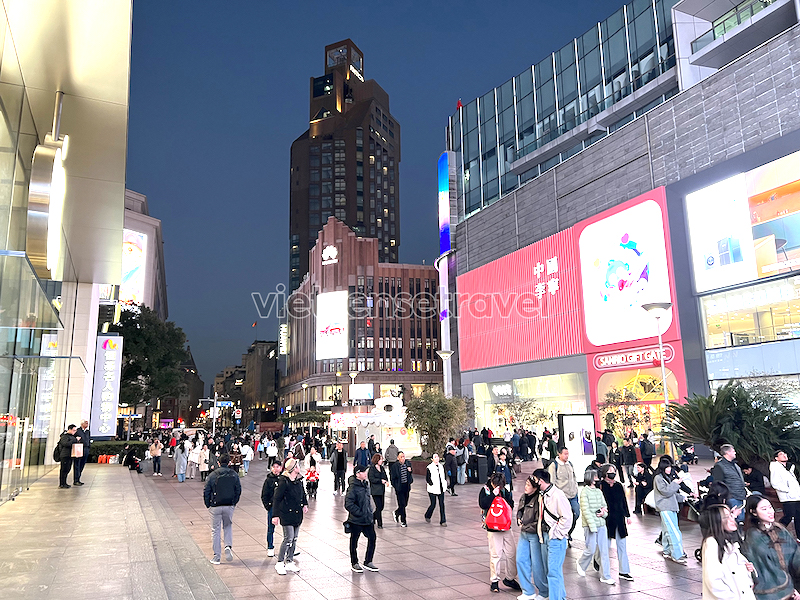 Trải nghiệm phố đi bộ Nam Kinh ở Thượng Hải của du khách Việt