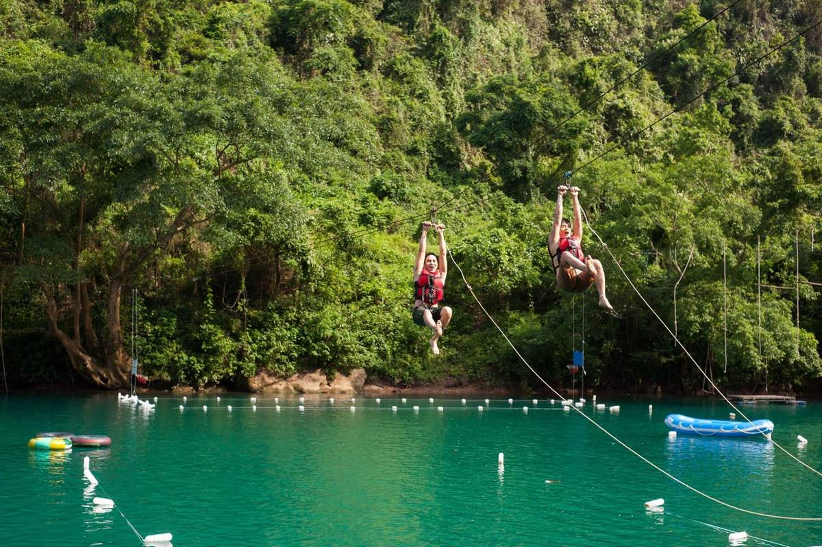 Trải nghiệm zipline trên sông Chày hang Tối có một không hai