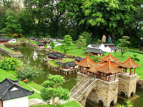 Trung Hoa Cẩm Tú