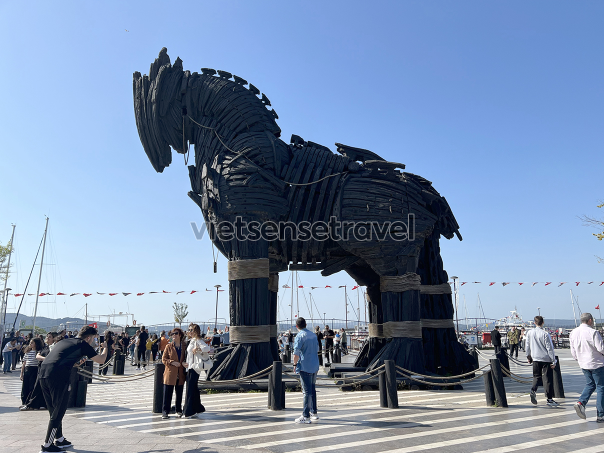 Thăm quan Tượng Con Ngựa Gỗ Thành Troy ở Canakkale