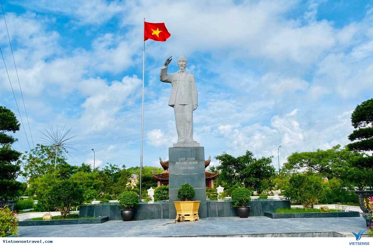 Tượng đài Bác Hồ