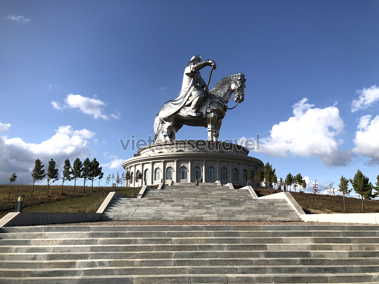 Toàn Cảnh Tượng Đài Thành Cát Tư Hãn Chinggis Khaan
