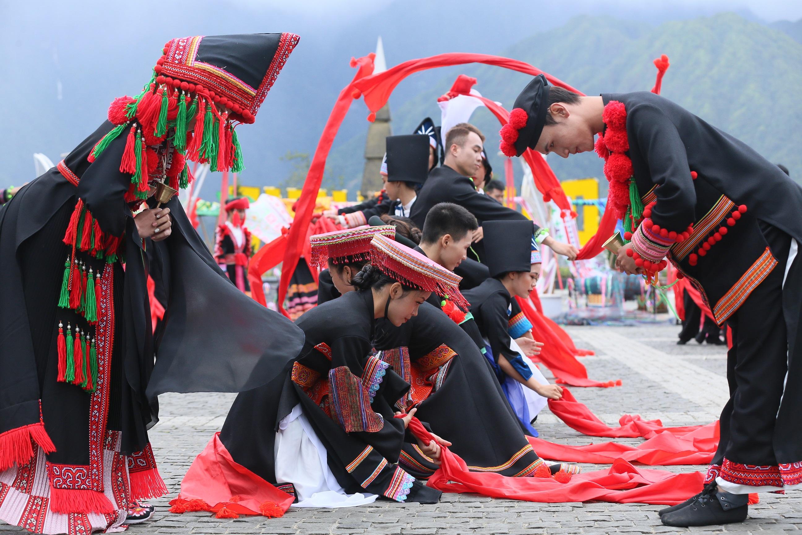 Vũ Điệu Trên Mây, Không Gian Văn Hóa Tây Bắc Đậm Nét Trên Đỉnh Fansipan