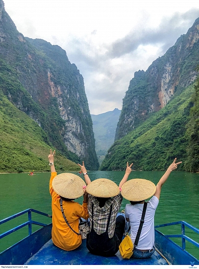 Chèo Thuyền Trên Sông Nho Quế - Trả Nghiệm Tuyệt Vời Của Hành Trình Khám Phá Hà Giang