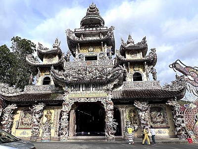 Toàn cảnh Chùa Linh Phước có tượng Bồ Tát kỷ lục thế giới Toàn cảnh Chùa Linh Phước có tượng Bồ Tát kỷ lục thế giới