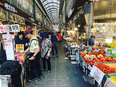 Top 6 khu chợ ở Seoul du khách nên đến mua sắm