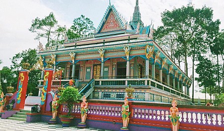 Chùa Chén Kiểu – Ngôi chùa độc lạ trong kiến trúc ở Sóc Trăng