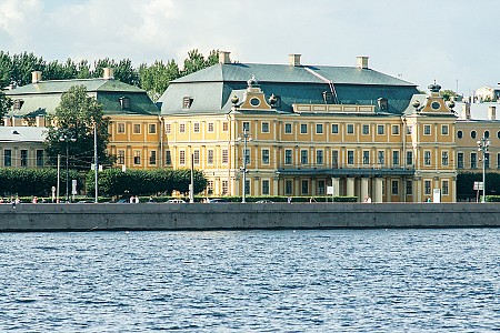 Cung điện Menshikov  - Tìm hiểu về Cung điện Menshikov