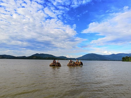 Ghé thăm Hồ Lăk vẻ đẹp mơ màng trên cao nguyên