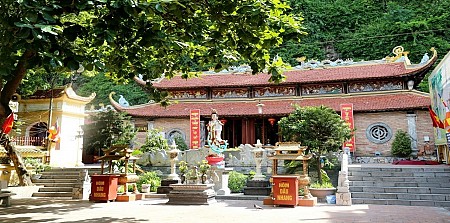 Giới thiệu chùa Long Tiên – Ngôi chùa lớn nhất Hạ Long