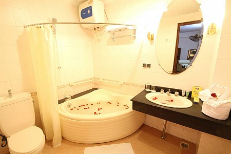 Holiday View Cát Bà