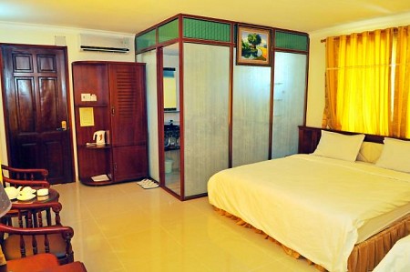 Khách sạn Bình Phương