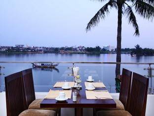 Khách sạn Century Riverside