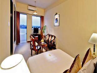 Khách sạn Century Riverside