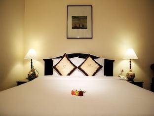 Khách sạn Century Riverside