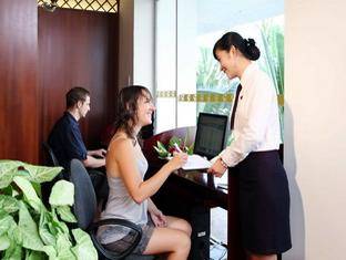 Khách sạn Century Riverside