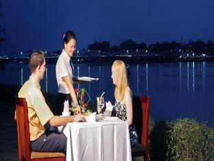 Khách sạn Century Riverside