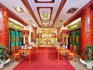 Khách sạn Century Riverside