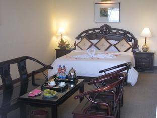 Khách sạn Century Riverside