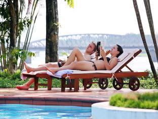 Khách sạn Century Riverside