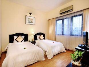 Khách sạn Century Riverside