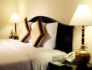 Khách sạn Century Riverside