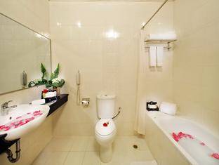 Khách sạn Century Riverside