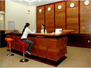 Khách sạn Crown Huế