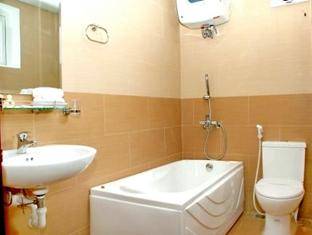 Khách sạn Crown Huế