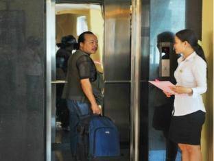 Khách sạn Crown Huế