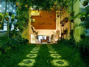 Khách sạn The Light