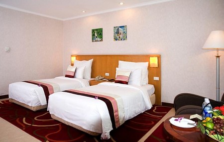 Khách sạn Windsor Plaza