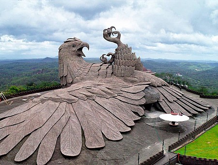 Khám phá tượng đại bàng lớn nhất thế giới tại Ấn Độ