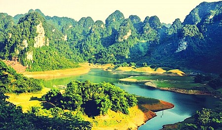 Ngây ngất trước “Hạ Long” thu nhỏ ở Tuyên Quang