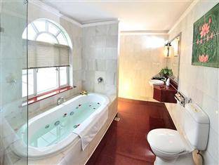 Royal Hotel & Villas