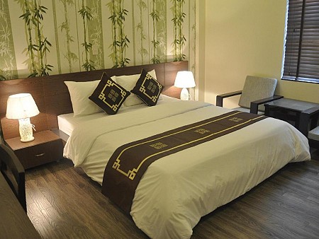 Tấm khăn màu trải ngang giường trong khách sạn, nhà nghỉ có ý nghĩa gì?