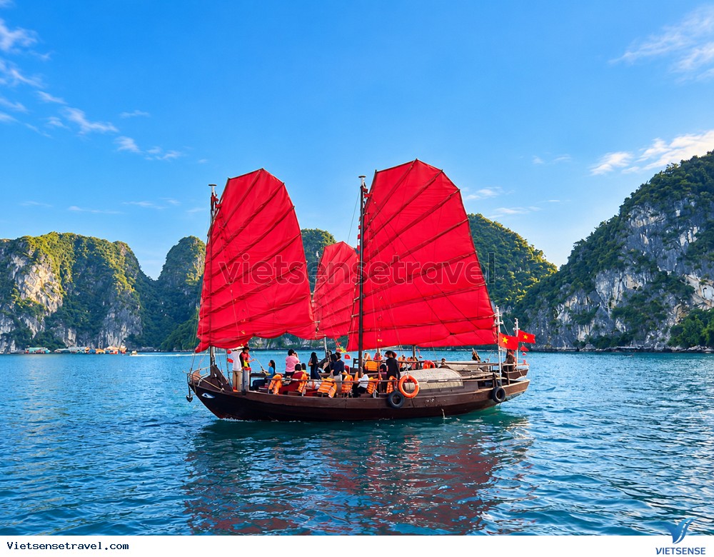Độc đáo tour Thuyền Ba Vách tô thắm ven bờ di sản Hạ Long - Ảnh 3