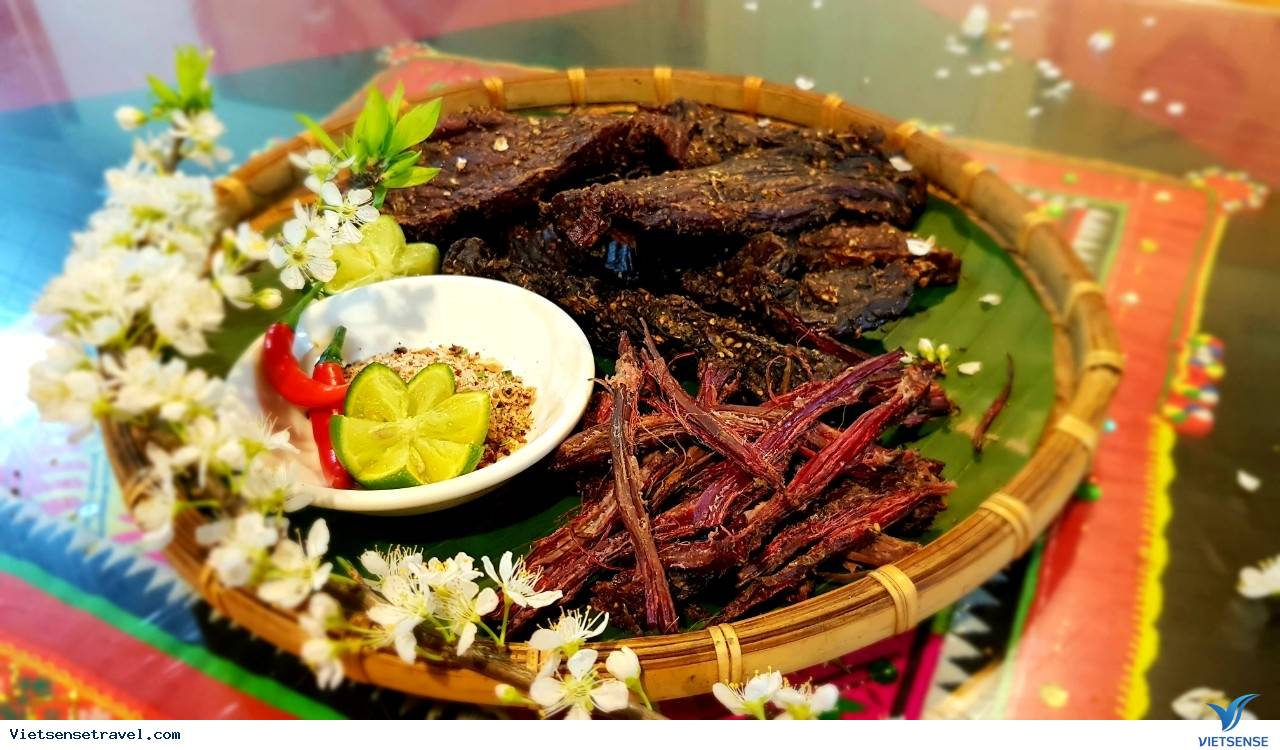 Thịt trâu gác bếp - Ảnh 2