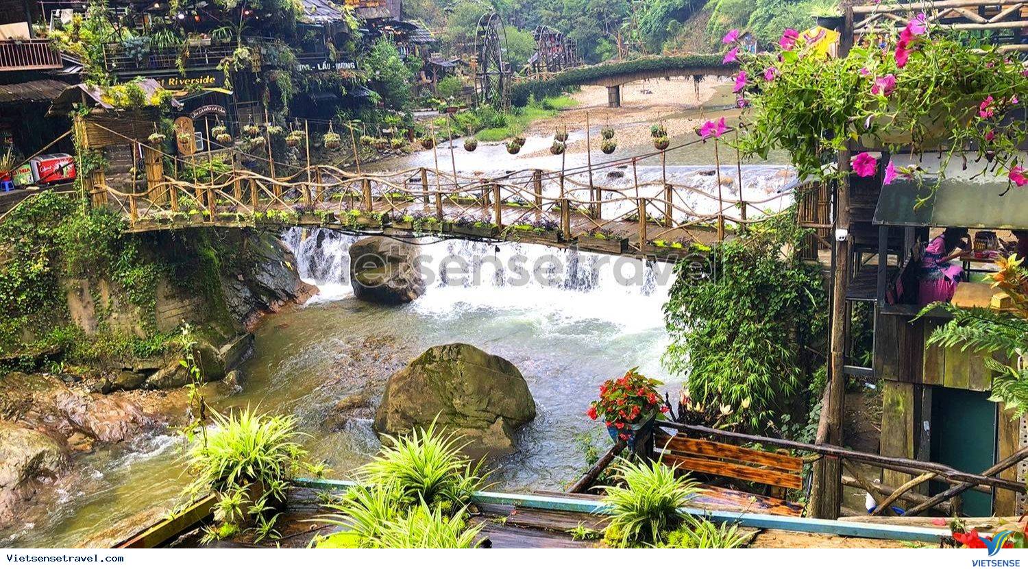 Bản Cát Cát dưới chân dãy Hoàng Liên Sơn