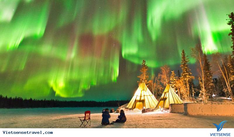 Du khách chiêm ngưỡng cực quang ở Murmansk
